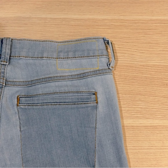 Lolë Light-washed Skinny Stretch Jeans - Picture 7 of 10